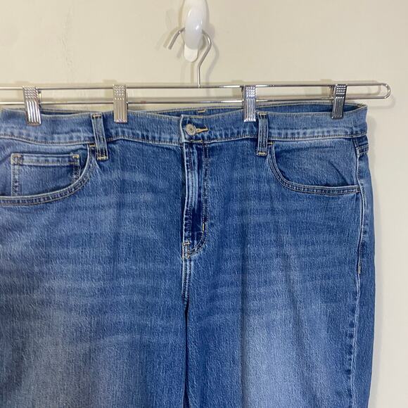 Old Navy Mid-Rise Wow Boyfriend Straight Leg Jeans Medium Wash Denim Sz 16 - Picture 3 of 10